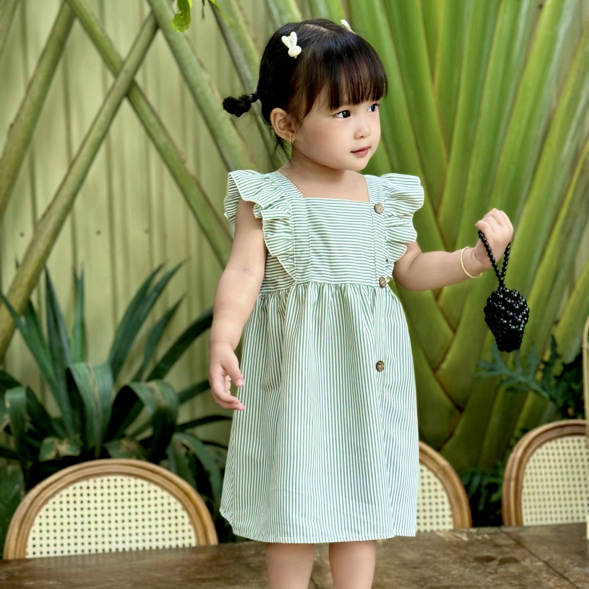 Đầm A họa tiết caro cổ sen ngắn tay chất mềm mát cho bé