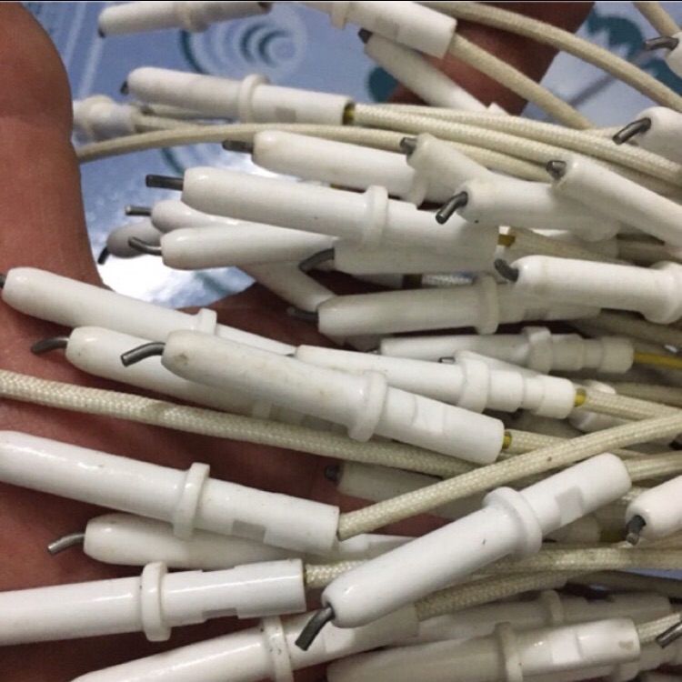 Combo 2 cọc sứ liền dây bếp gas âm