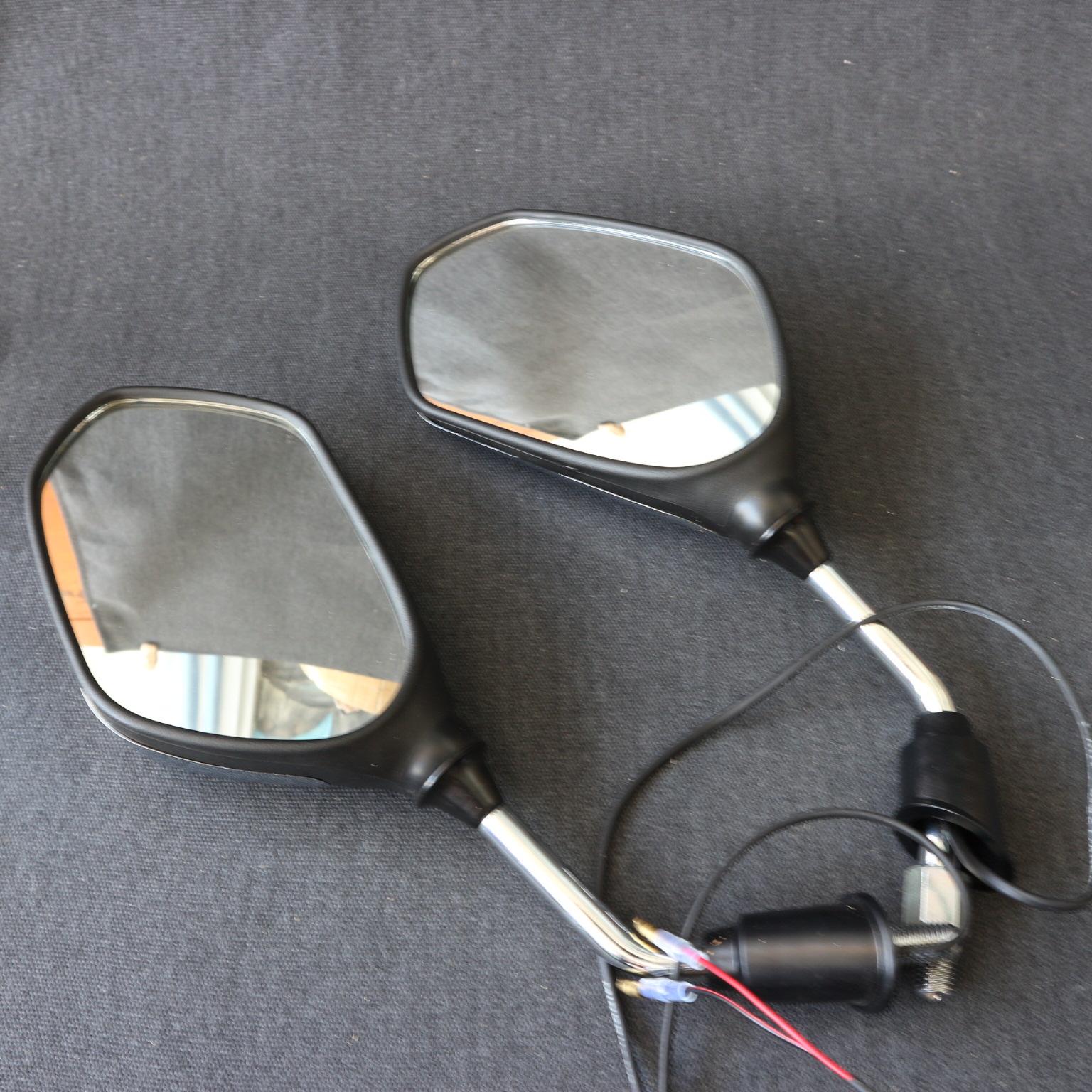 [HCM][QUÁ LẠ] KÍNH CHIẾU HẬUGƯƠNG CHIẾU HẬU XE MÁY KẾT HỢP VỚI XI NHAN LED (CHÂN 10LY)