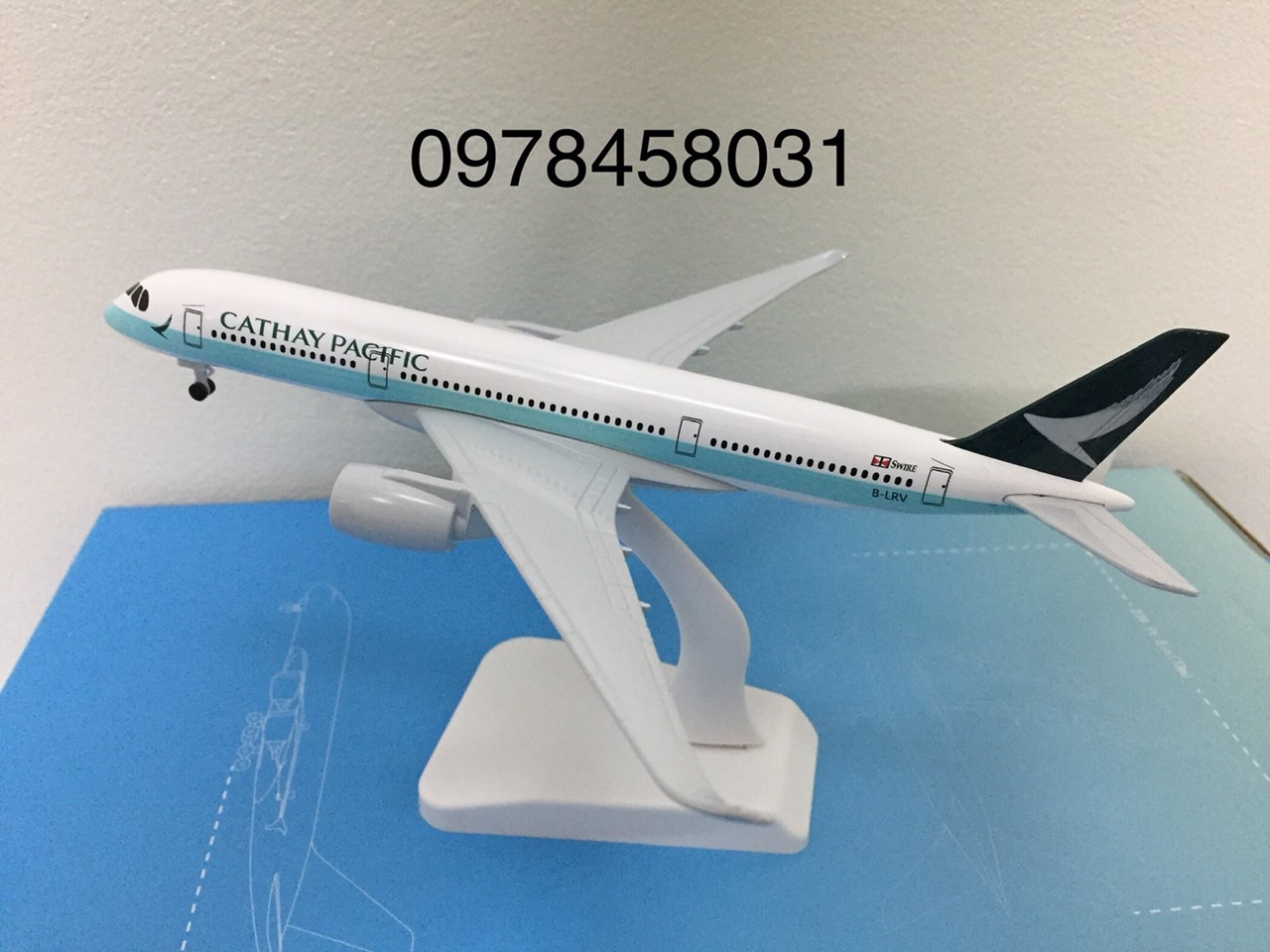 Mô hình máy bay Cathay Pacific 18cm có bánh xe