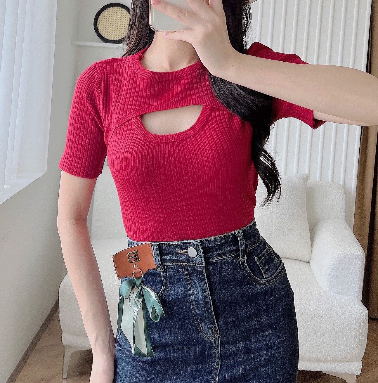 Áo len dệt tằm nữ cổ tròn khoét ngực sexy tay ngắn dáng ôm body EvaLover