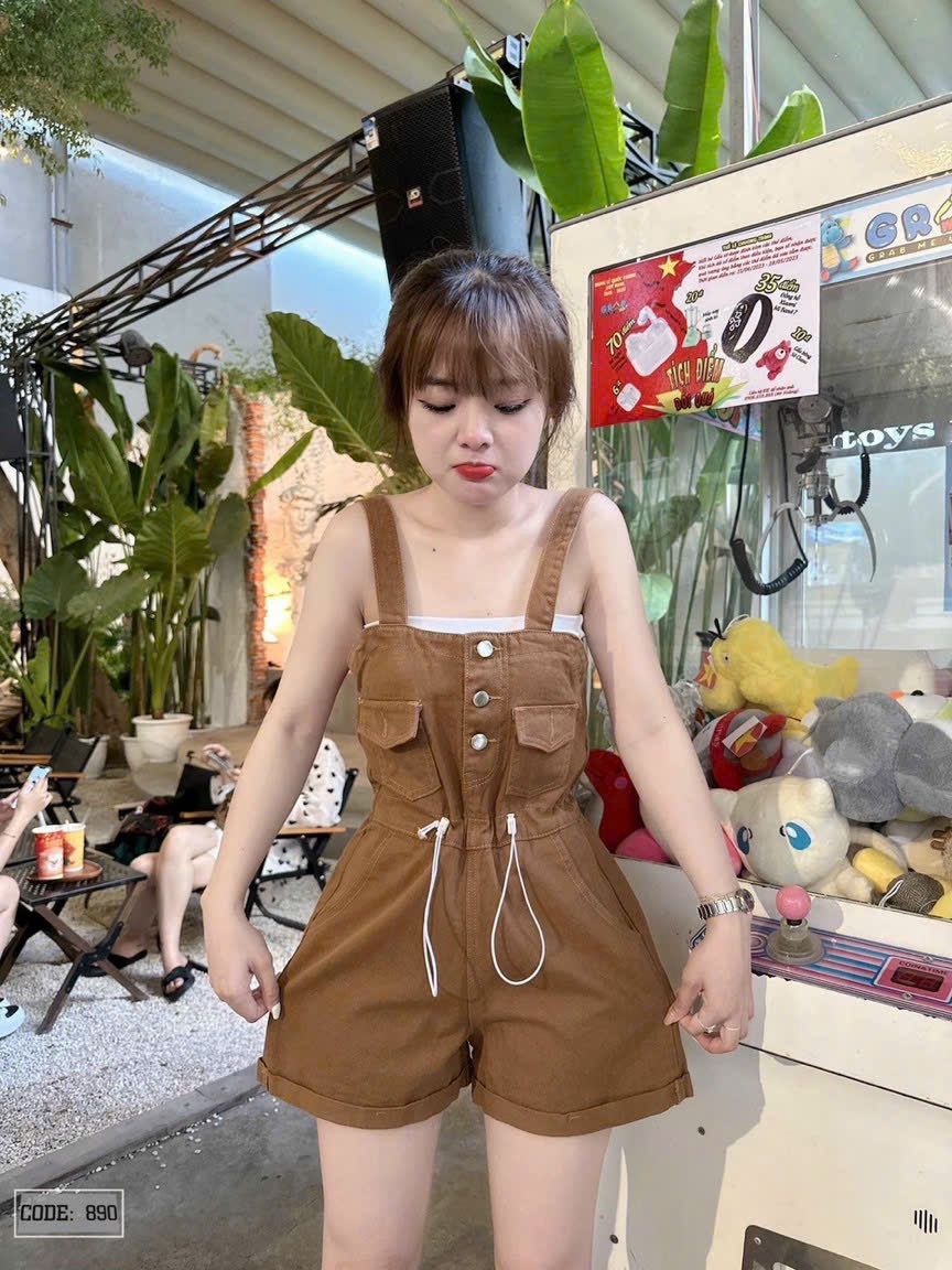 Quần yếm jean nữ lưng cao phối hàng nút trước dây rút eo điều chỉnh thoải mái siêu hot màu nâu Quang Vinh