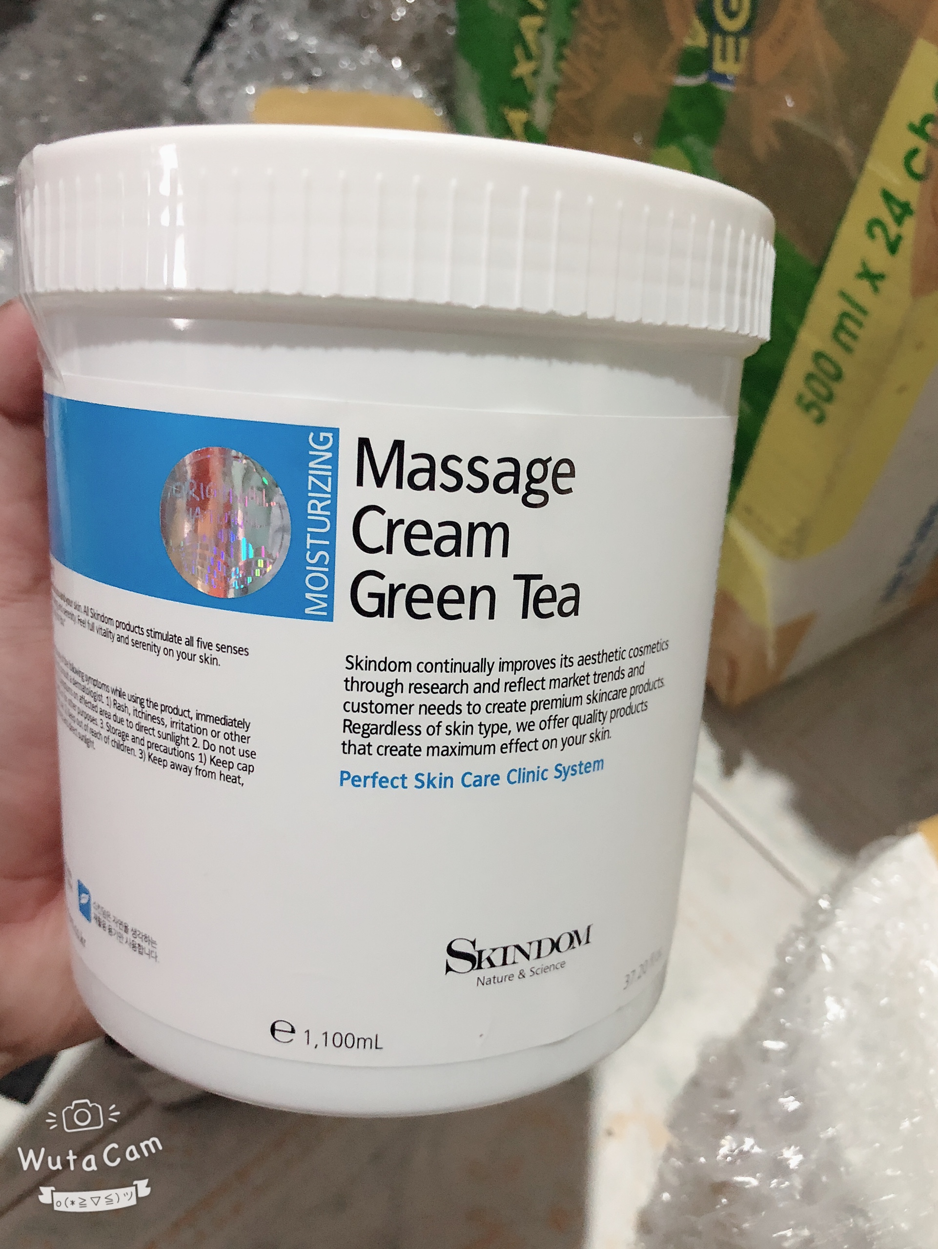 Kem massage Trà xanh Skindom - Massage Cream Green Tea Skindom giúp trẻ hóa làn da, giúp phục hồi và chữa lành những thương tổn trên da, da bị mụn, thiếu sức sống