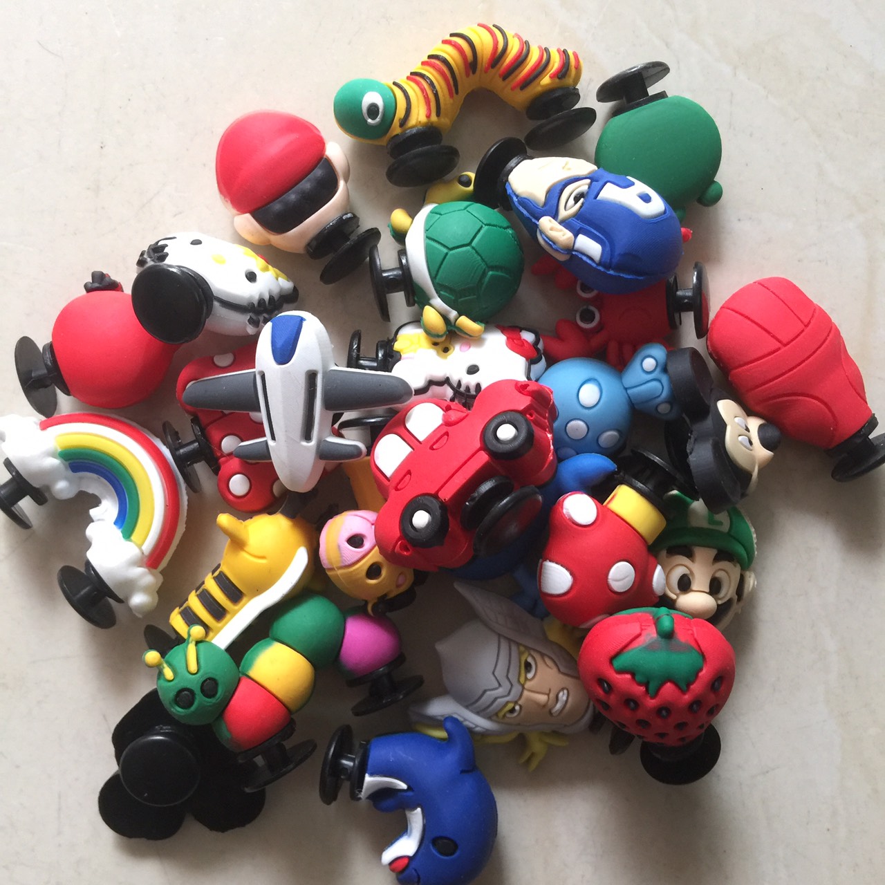 Bộ 2 STICKER - JITBITZ 3D gắn dép CROCS - Dép CÁ SẤU - NÚT GẮN DÉP CROCS