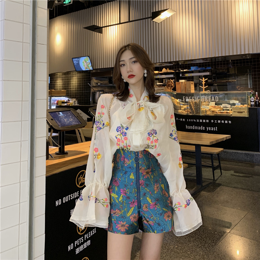 Set ulzzang sơmi + quần hoa cạp cao