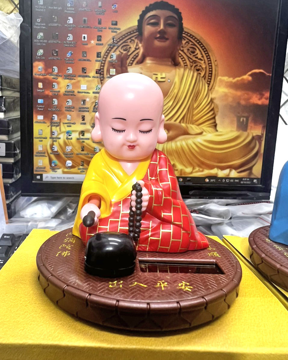 Tượng gõ mõ tụng kinh năng lượng mặt trời
