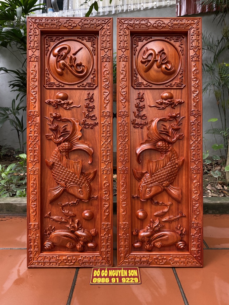 Tranh cá chép lý ngư vọng nguyệt gỗ hương kích thước 37*107,dày 4cm sơn pu cao cấp chống mối mọt cong vênh
