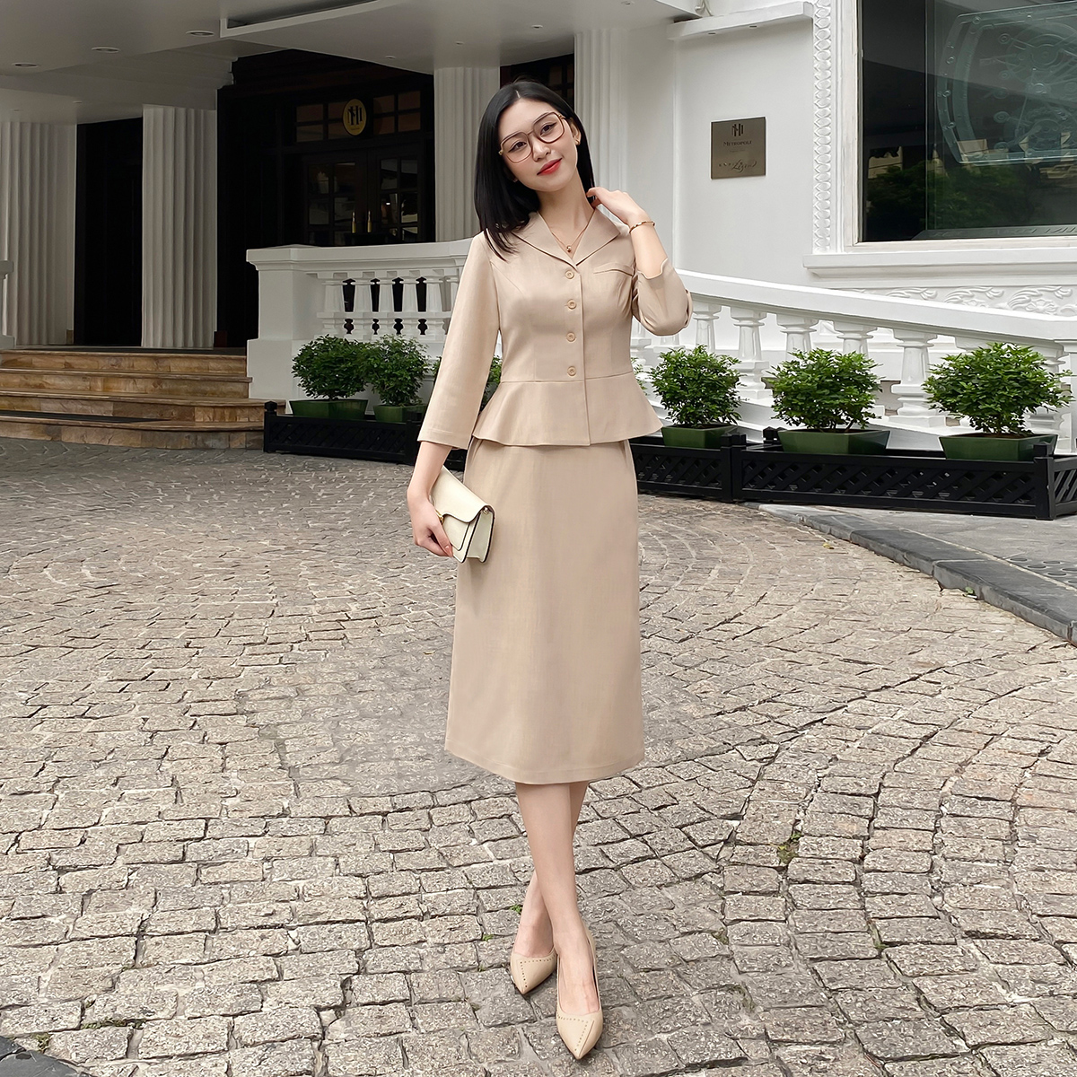 Set áo peplum tay lỡ cổ bẻ + chân váy dáng dài ly bung lamer