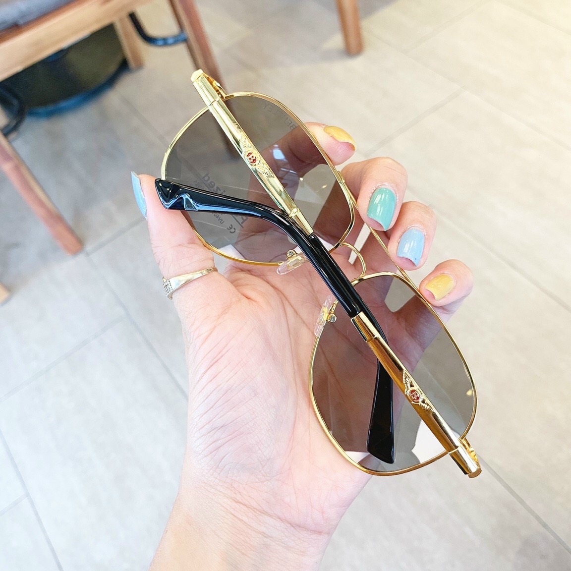 Kính nam tròng polarized đổi màu , gọng dẻo , kính dùng đi ngày và đêm đều được