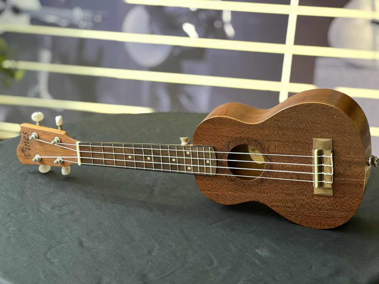 Đàn Ukulele Soprano Vines UK21-30 Chính Hãng, Ukulele Gỗ tốt, âm vang, vui nhộn