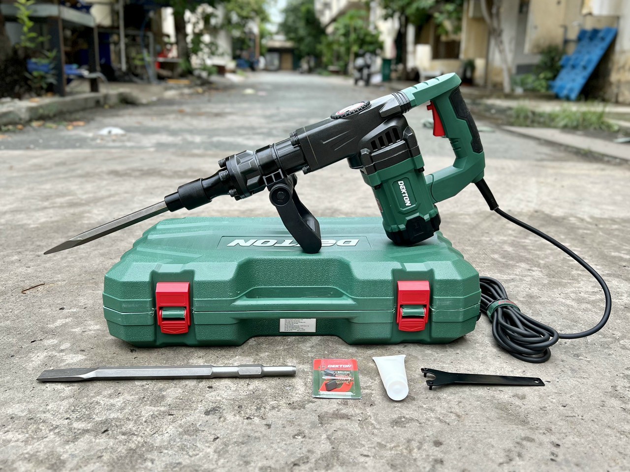 Dk-dh3505 máy đục bê tông 17mm mẫu mới nhất dekton