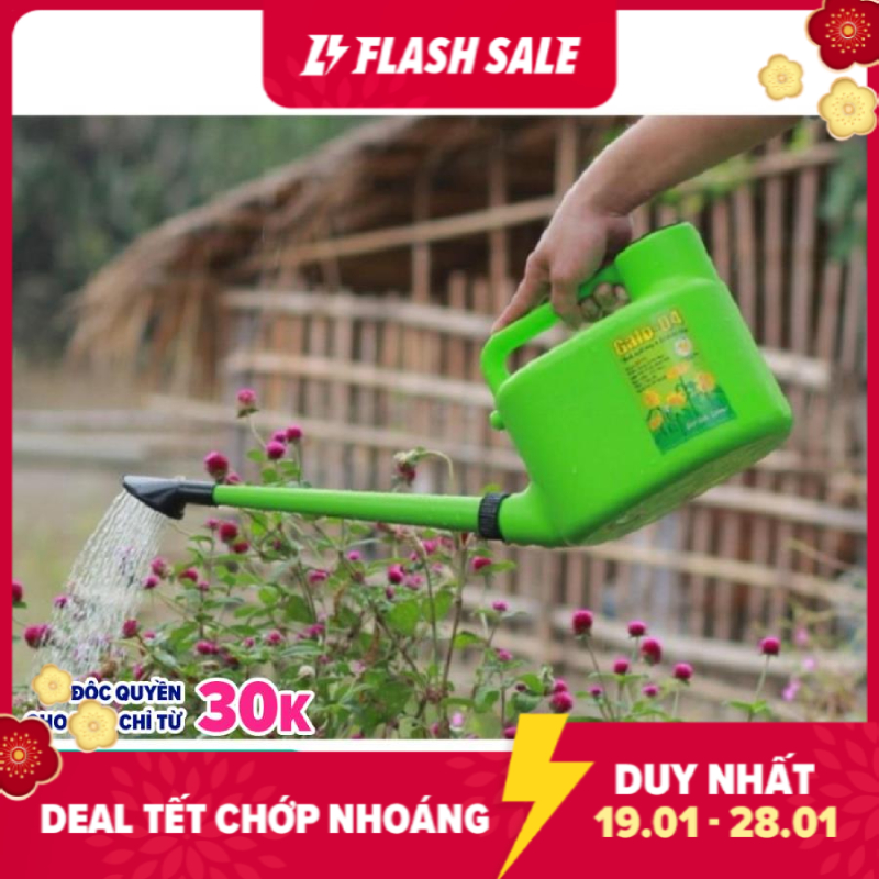 Bình tưới vòi sen Galo 4 lít màu xanh Bình tưới tháo lắp, vòi dài 35cm giúp tưới rau hoa dễ dàng hơn Chất liệu nhựa bền đẹp, không nứt vỡ khi để ngoài trời