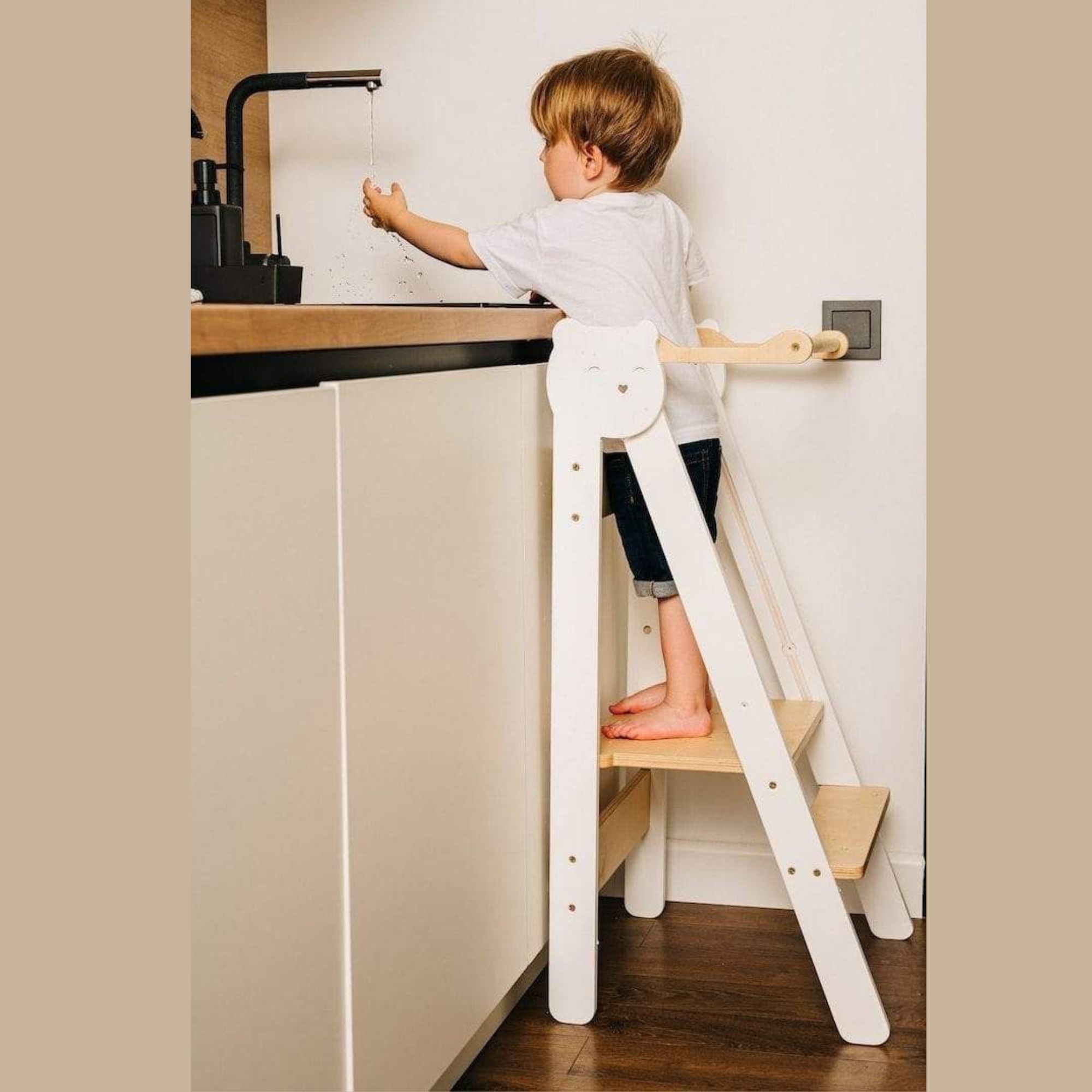 Ghế đứng bếp cho bé gấp gọn, ghế đứng cho bé rửa tay Standing Tower, tháp hỗ trợ Uydecor gỗ nhập khẩu