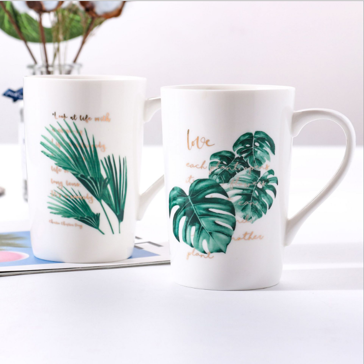 Cốc sứ trắng họa tiết LÁ CÂY độc đáo, ly uống nước có tay cầm tiện ích - giao mẫu ngẫu nhiên ​