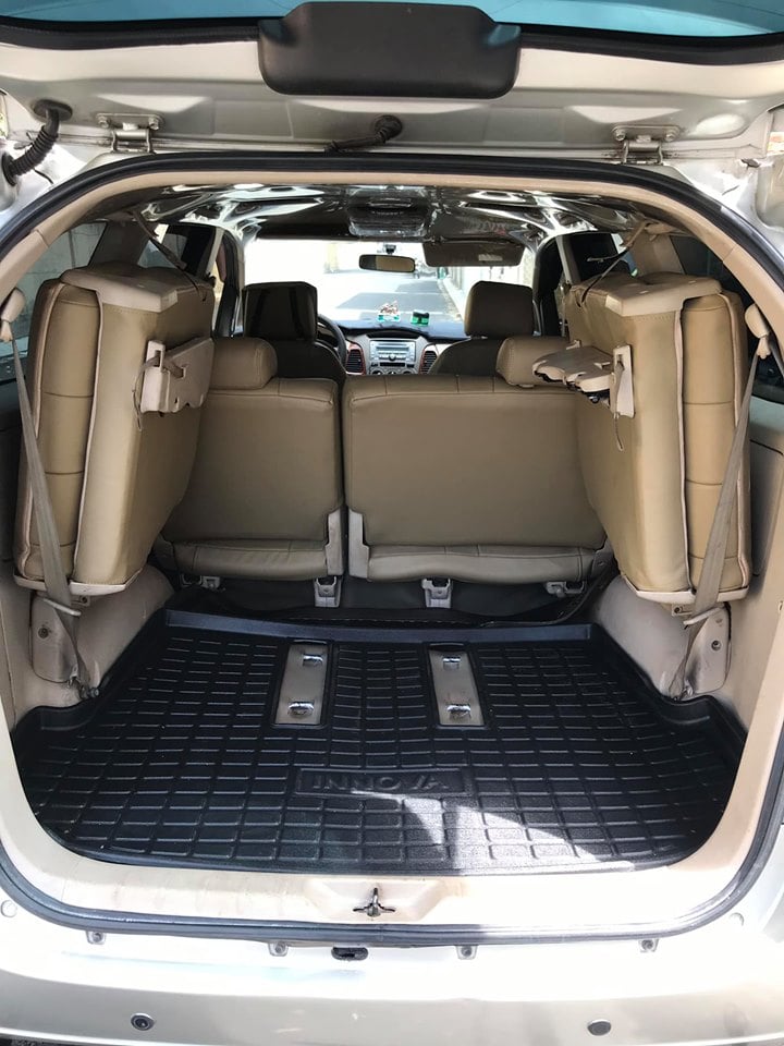 Thảm lót cốp nhựa dẻo xe Toyota Innova 2006 đến 2021