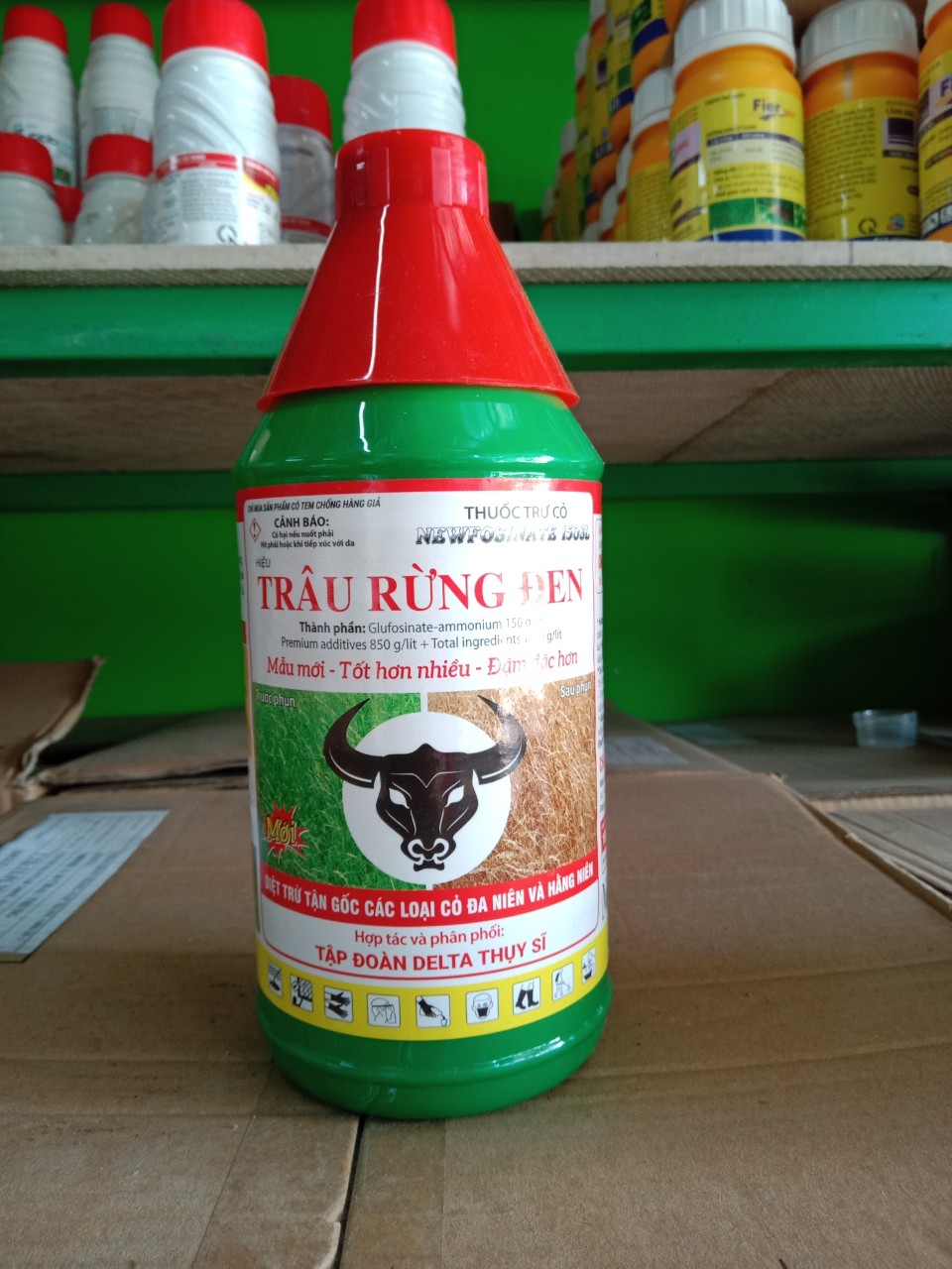 Thuốc trừ cỏ Trâu rừng đen chai 900ml, thuốc trừ cỏ tận gốc, thuốc diệt cỏ tận gốc, thuốc trừ cỏ bờ, cỏ vườn, cỏ khai hoang, Mộc Farm