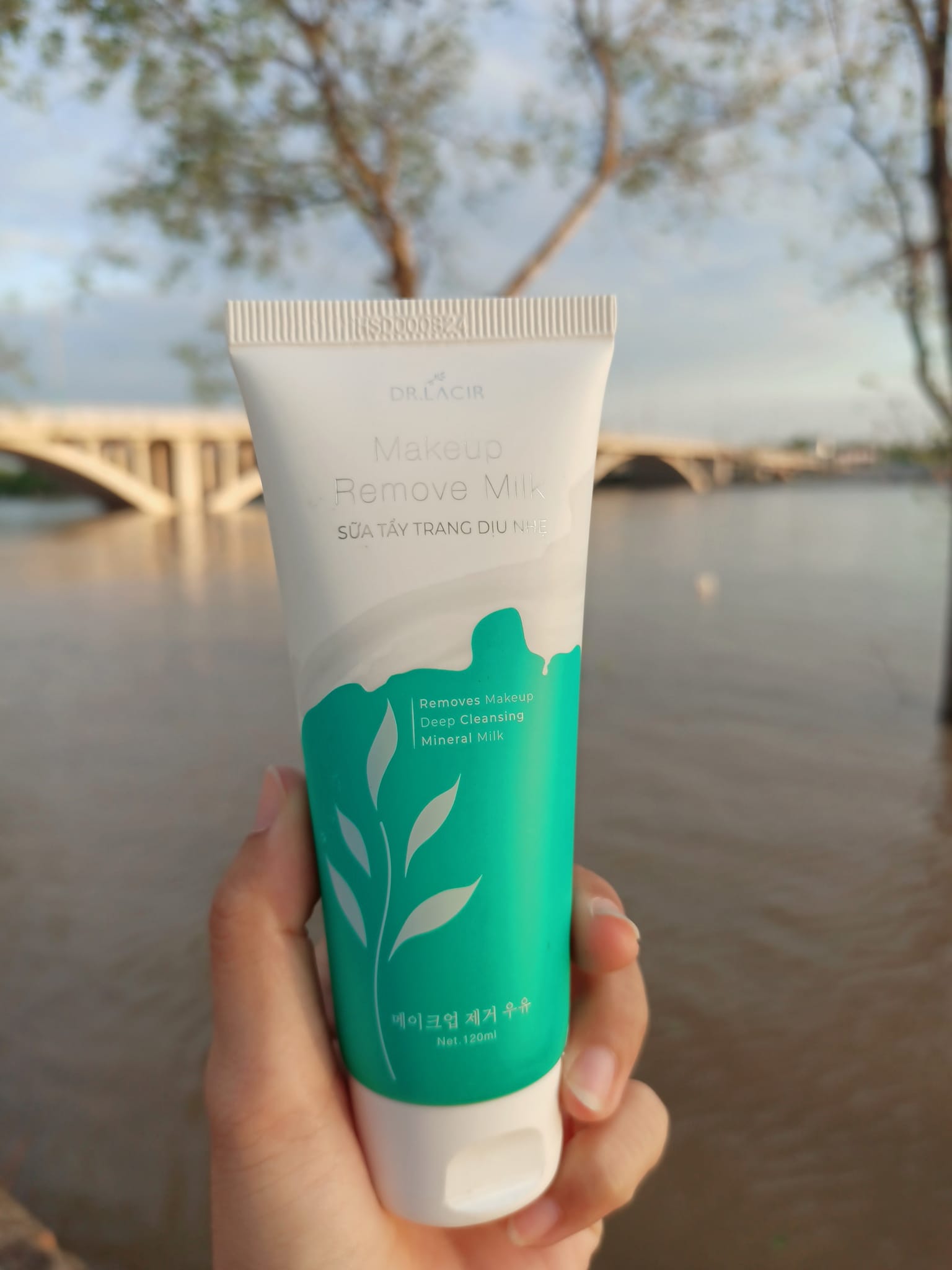 Sữa tẩy trang dịu nhẹ không cồn lamer dr.lacir