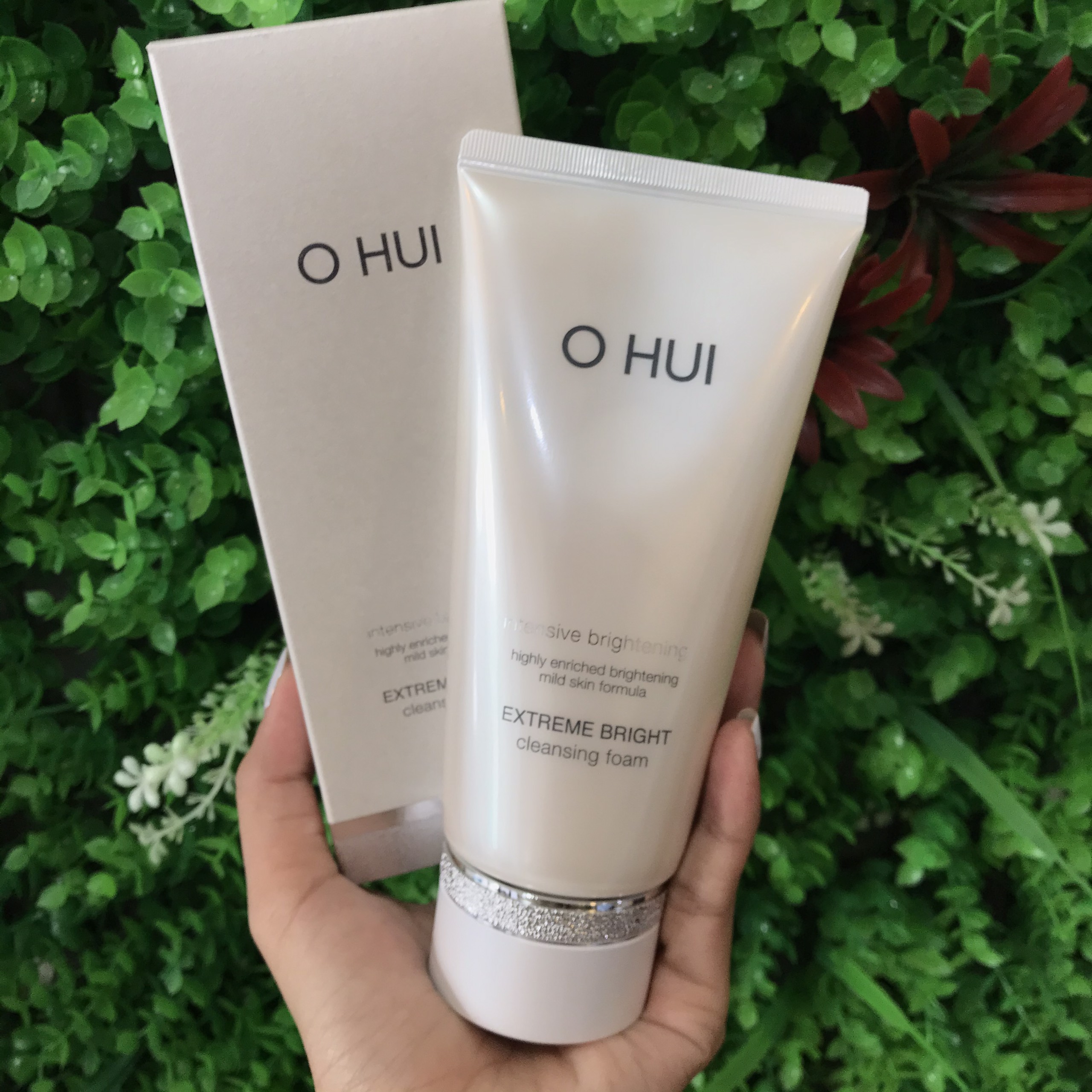 Sữa rửa mặt dưỡng trắng Ohui Extreme White Cleansing Foam 160ml