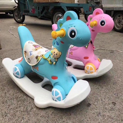 Ngựa bập bênh kiêm chòi chân
