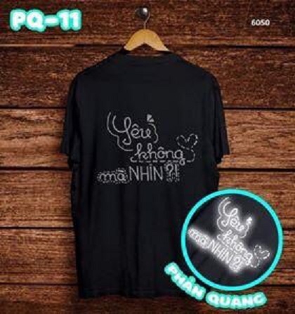 Áo phông phản quang in chữ yêu không mà nhìn Chất tici HT5390