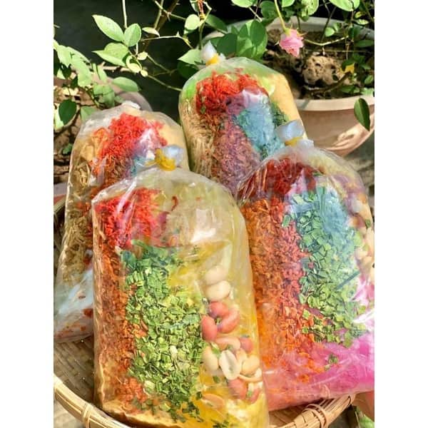 1 hộp bánh tráng trộn đã biệt. muối bơ hành phi nước sốt khô bò khô mực sa tế đậu phộng lạc ...