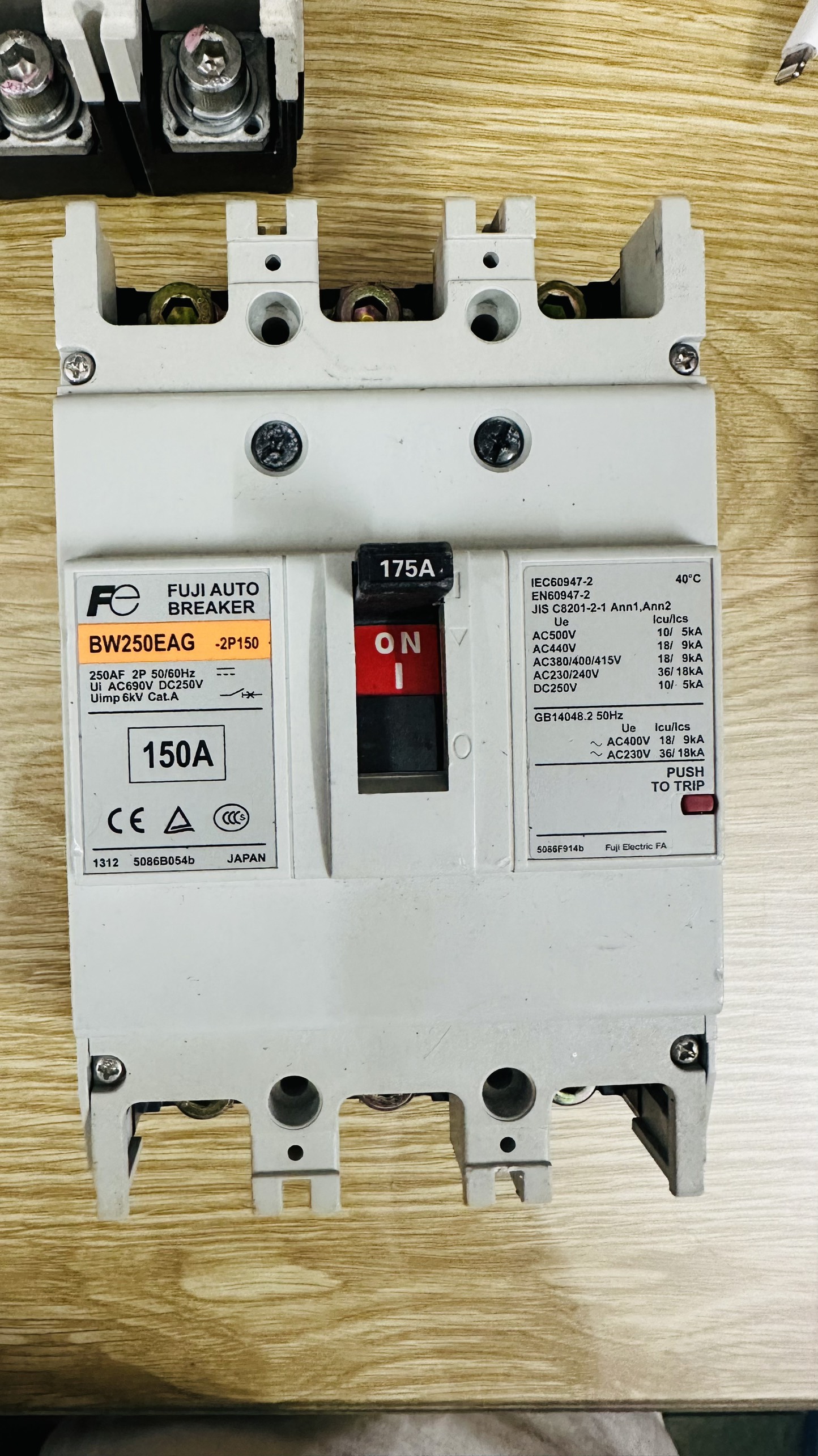 Mccb 3 pha mitsubishi , fuji 125a~225a