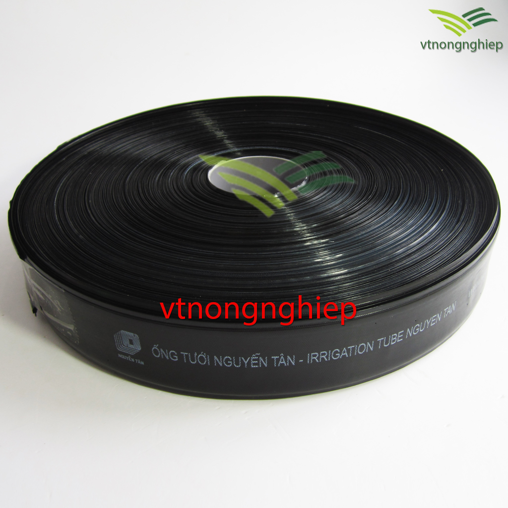 Ống tưới phun mưa phi 34 Nguyễn Tân, dài 200m,đục 5 lỗ chéo, khoảng cách đục 25cm, dây nước tưới cây phun mưa dẹp có mép biên chống lật, vặn xoắn ống