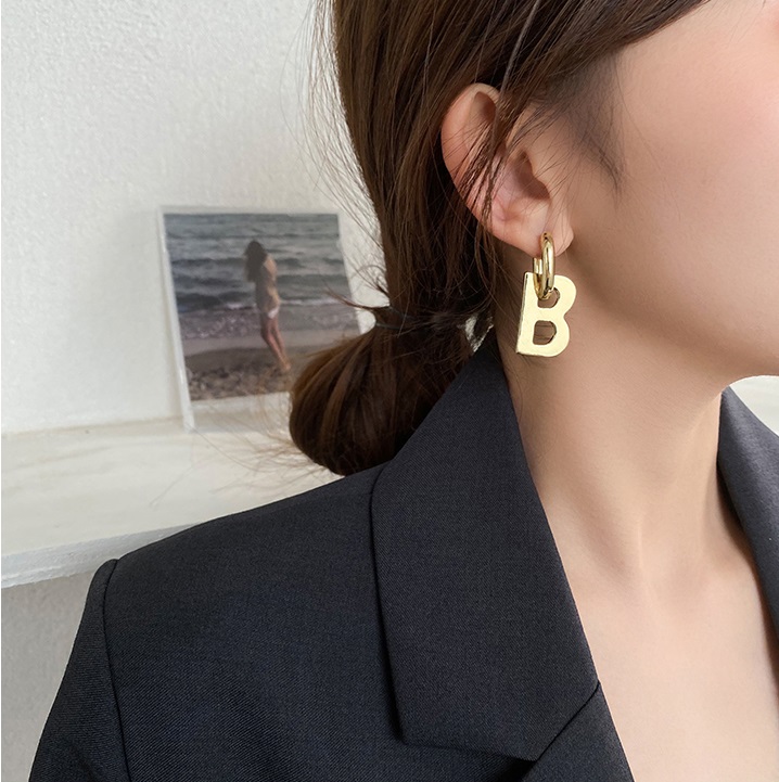 [HCM]Bông tai họa tiết chữ B siêu ngầu siêu hot