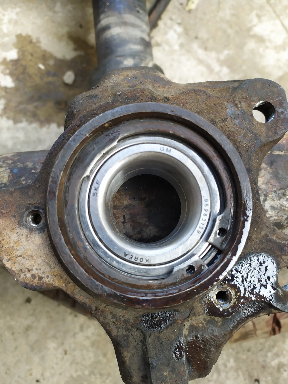 Bạc đạn bánh trước xe lanos skf 95983139 gm daewoo