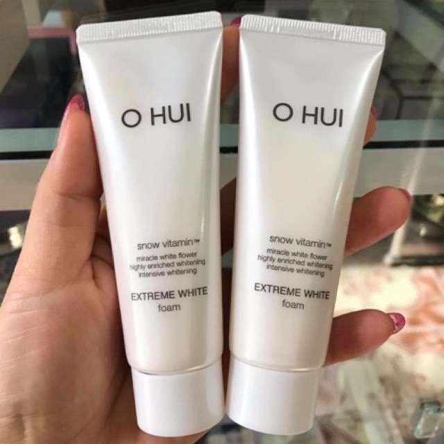 Sữa rửa mặt Ohui trắng chứa hạt snow vitamin 40ml