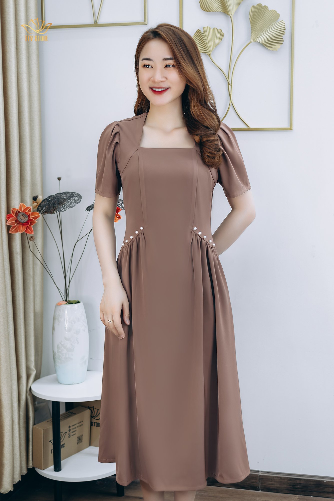 Đầm xòe trung niên TTV1277 thiết kế Cổ vuông eo đính ngọc màu Nâu trẻ trung thanh lịch