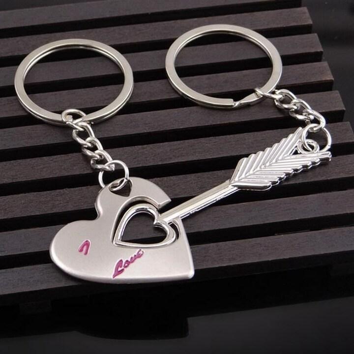 Móc khóa cặp đôi Mũi tên tình yêu 2 mảnh ghép vào nhau - Móc khóa couple, tình nhân