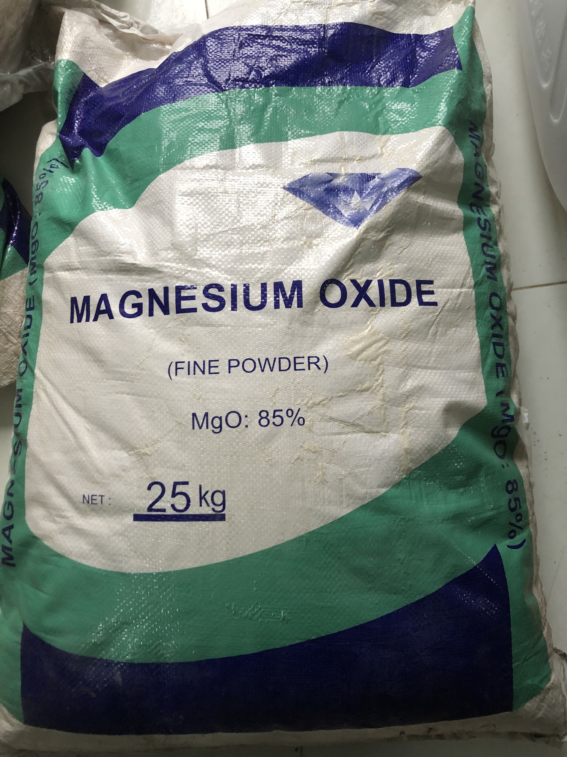 Hóa chất magnesium oxide cas 1309-48-4 mgo túi 250g magie oxit. chiết lẻ từ bao 25kg. hàng được chiết lẻ từ bao 25kg.