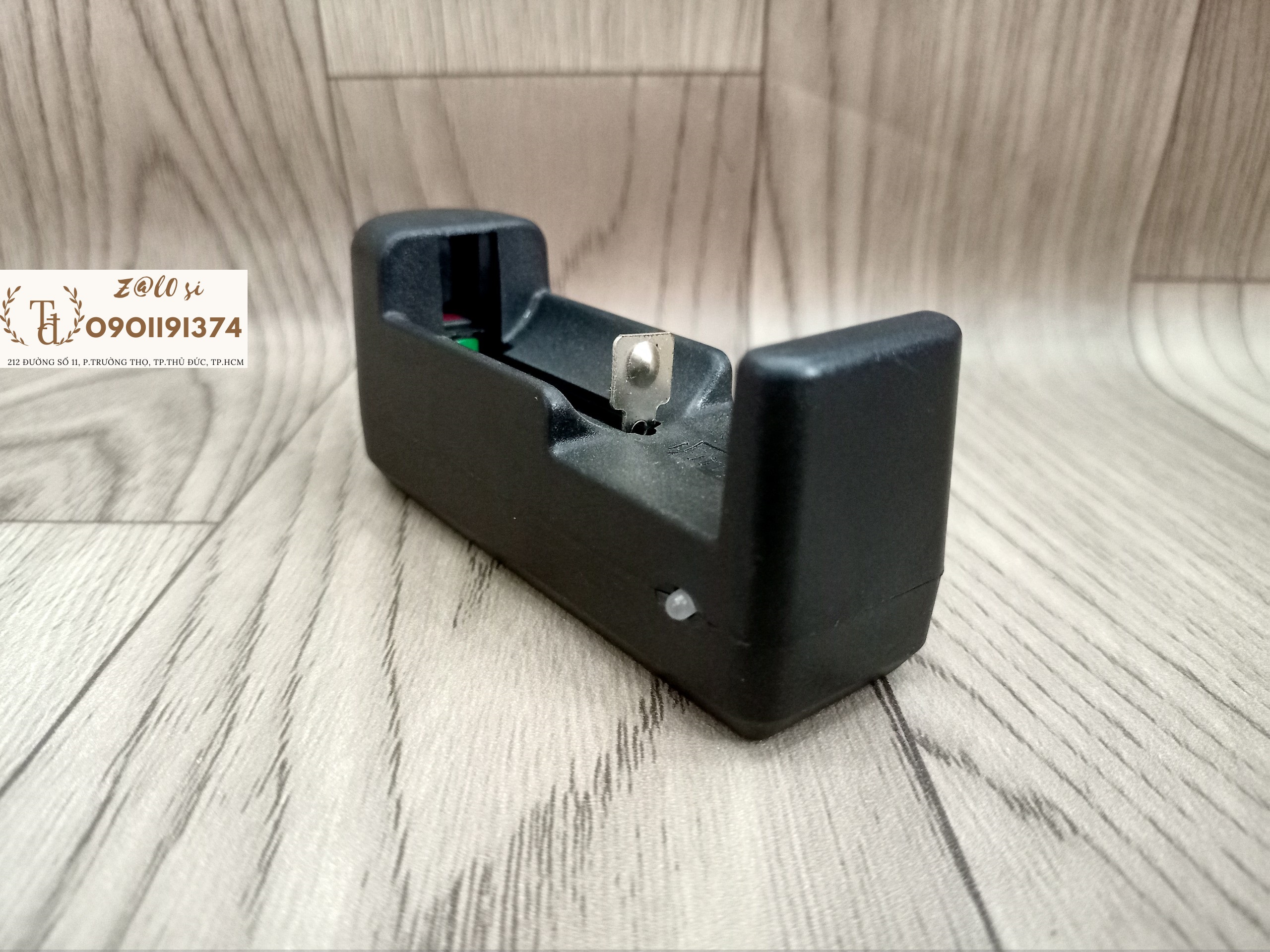 Sạc pin đa năng nhựa