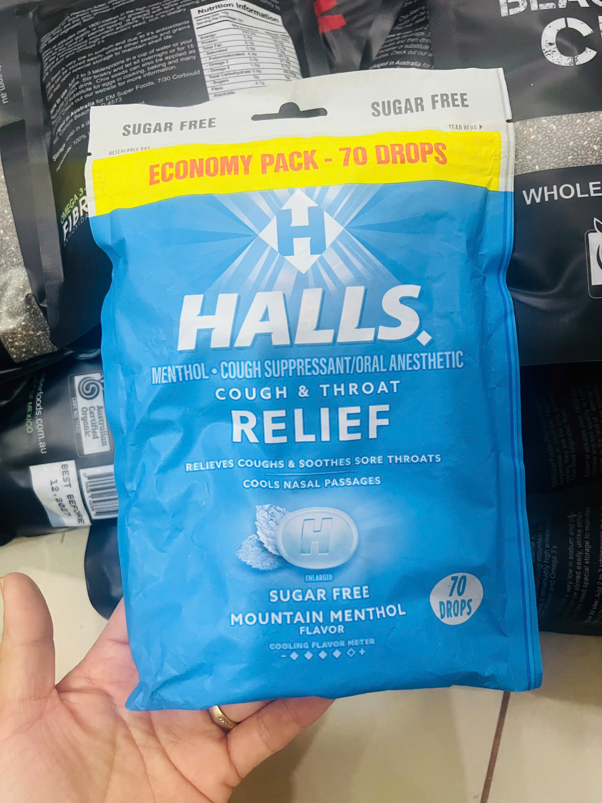 Xanh Nhạt - Kẹo Ngậm Halls Không Đường 70 Viên Của Mỹ - Bạc Hà The Mát hsd 9/2026