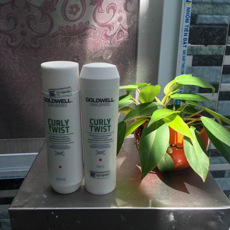 CẶP DẦU GỘI XẢ GOLDWELL CURLY TWIST CHUYÊN NGHIỆP DÀNH CHO TÓC UỐN TÓC XOĂN 250ml/200ml