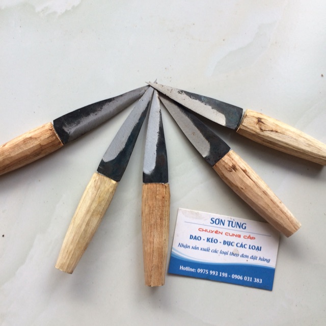 Dao tỉa hoa quả làm lòng gà