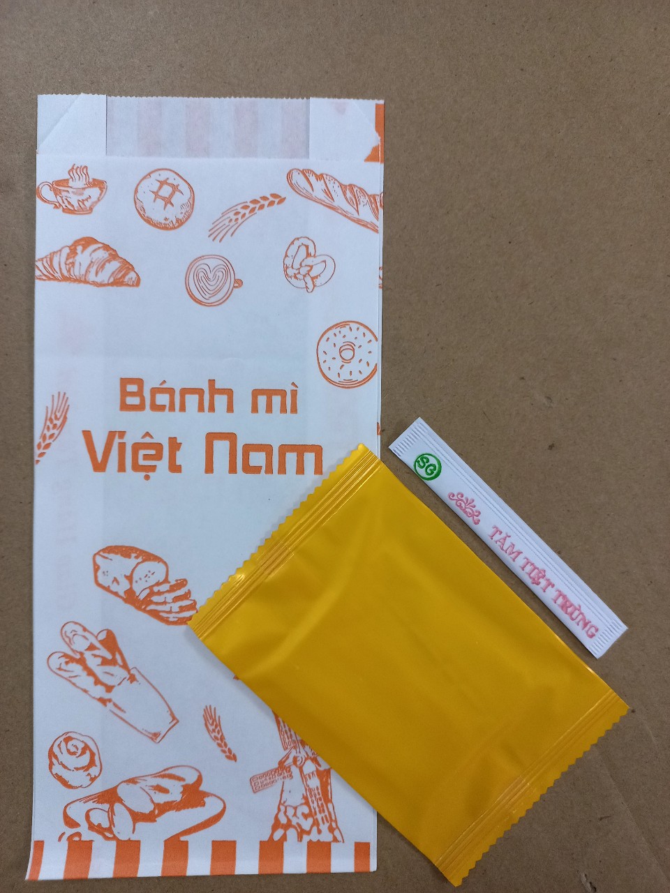 Combo 500 túi giấy + tăm + khăn lạnh màu vàng