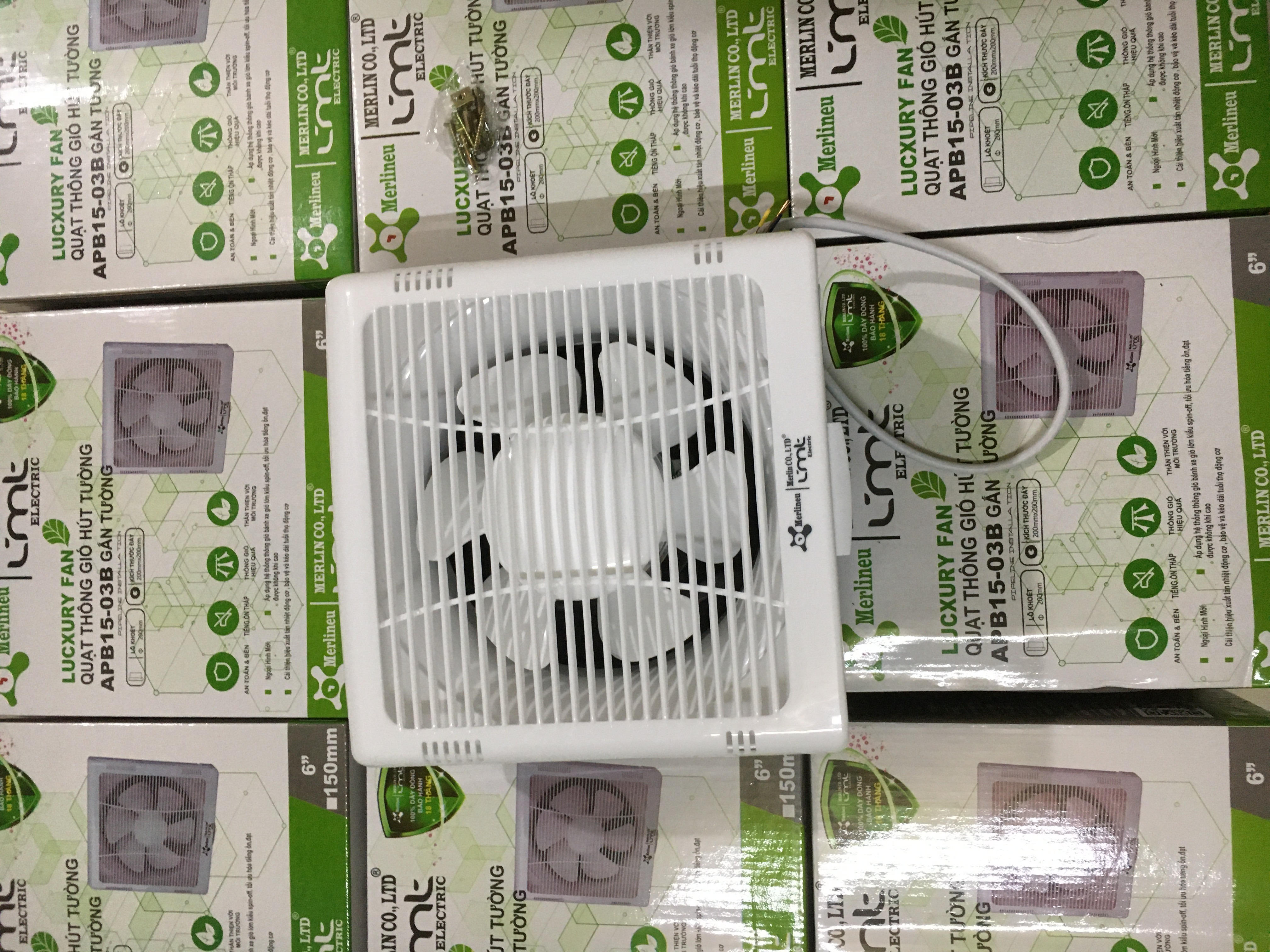Quạt thông gió hút mùi âm tường,kích thước vuông 24cm,lỗ lắp đặt 20cm