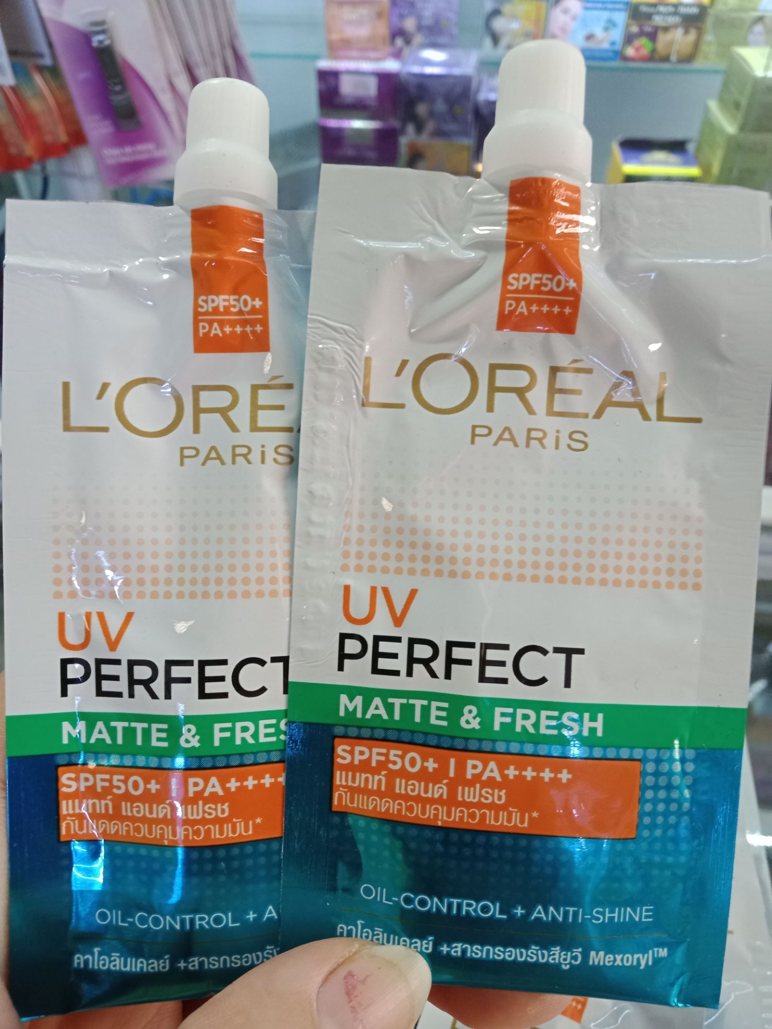 Chống nắng Loreal dưỡng da kiềm nhờn 7ml