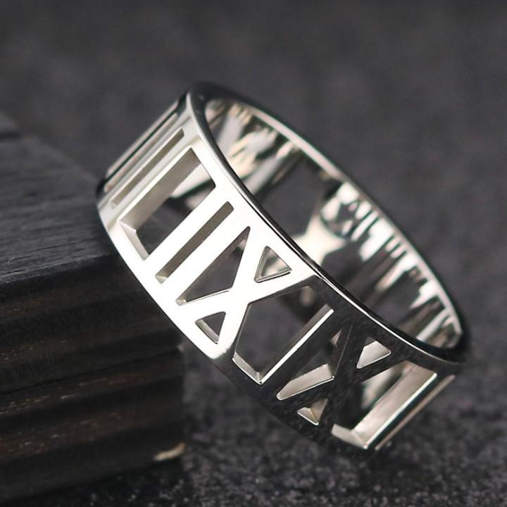 Nhẫn bản to số la mã titan không đen tt 1424
