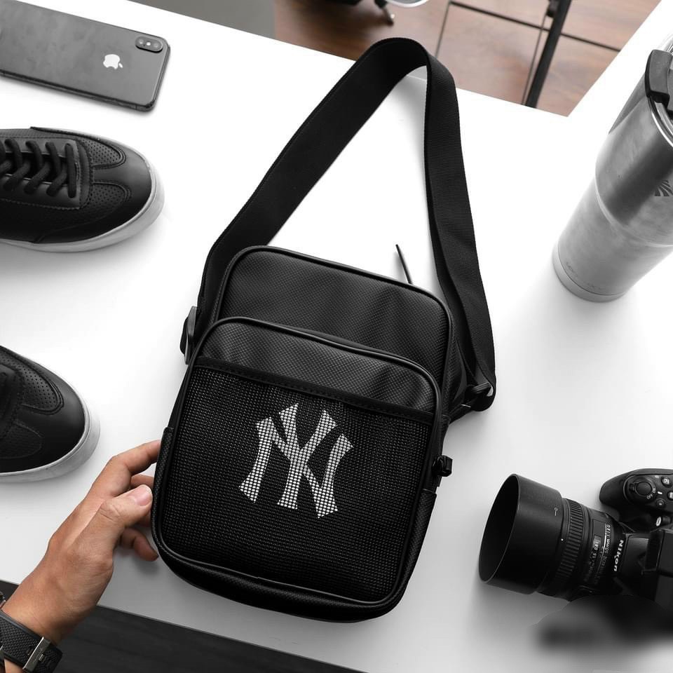 Túi Đeo Chéo Nam NY Yankees Chống Nước Tuyệt Đối Chống Sốc Bảo Vệ Đồ Dùng Cá Nhân Size Để Vừa Ipad Mini Bảo hành Trọn Đời