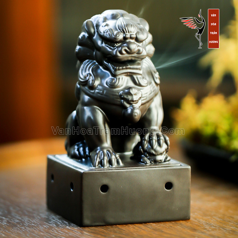 Lư xông trầm hương, lư đốt trầm bằng gốm hình sư tử uy vũ