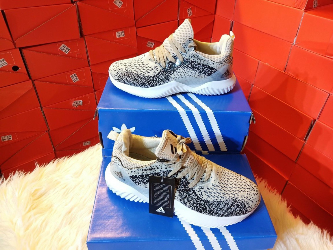 Giầy Sneakers, Giầy Chạy Bộ Alphabounce XS Màu Trắng Chấm Đen Hót Nhất Năm 2020