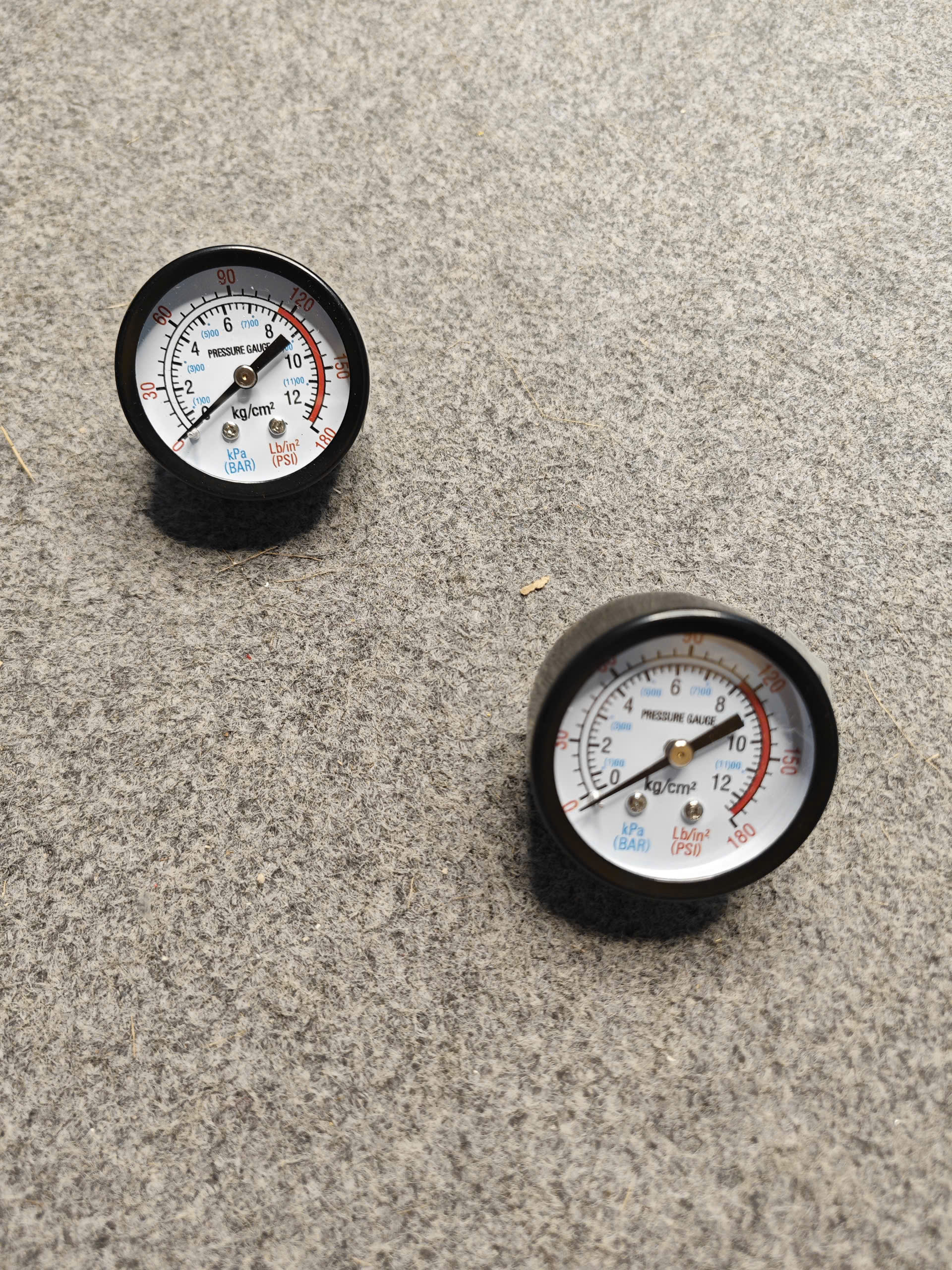 Đồng Hồ Đo Áp Suất Hơi Khí Nén Chân Đứng 12kg Mã B12 Chống Sốc Loại Tốt