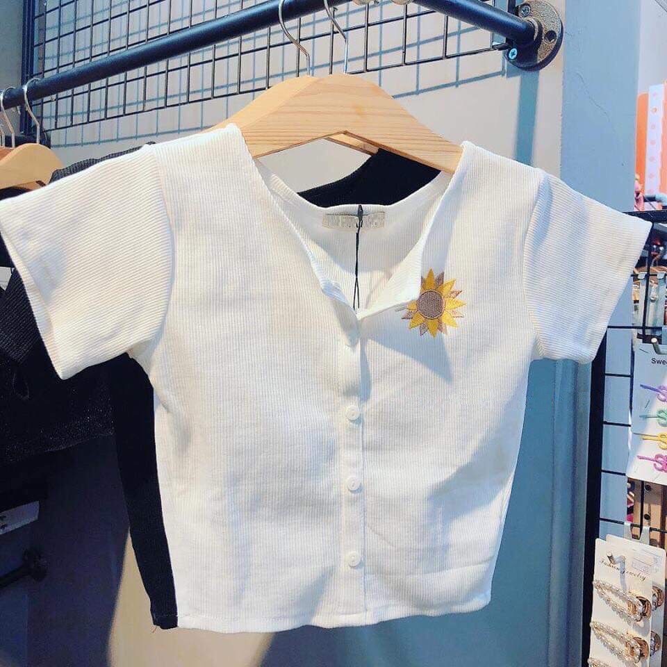 [HCM][HÌNH THẬT] ÁO THUN CROPTOP ÔM BODY NGẮN CO GIÃN - ÁO KIỂU CRT ULZANG NGẮN TAY CỔ TRÒN GÂN NÚT THÊU HOA HƯỚNG DƯƠNG 79