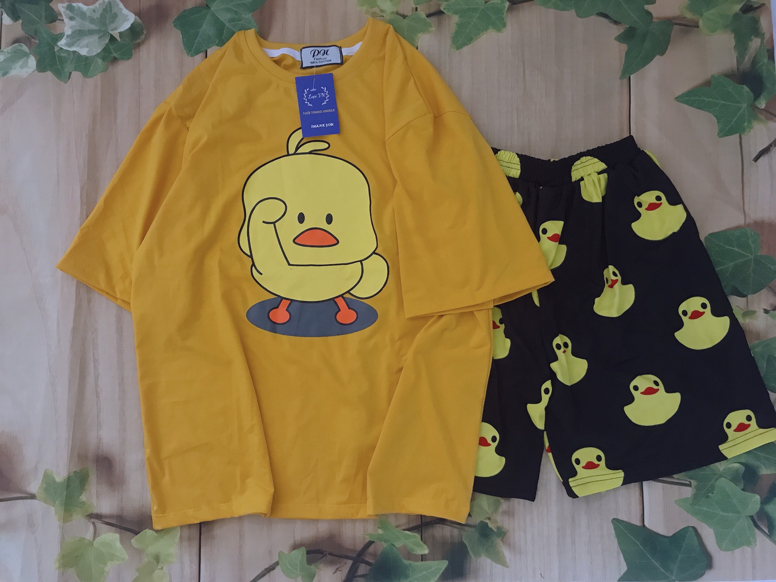 Set Đồ Bộ In Hình VỊT VÀNG cartoon 3D Cute DB47-Lapi VN Áo+ Quần Đùi Vải Thun Cotton Thoáng Mát Freesize Đến 65kg Đồ Bộ Đẹp Đồ Bộ Nam Nữ Mặc Nhà Đồ Bộ Pijama Đồ Bộ Thun Set đồ mặc nhà