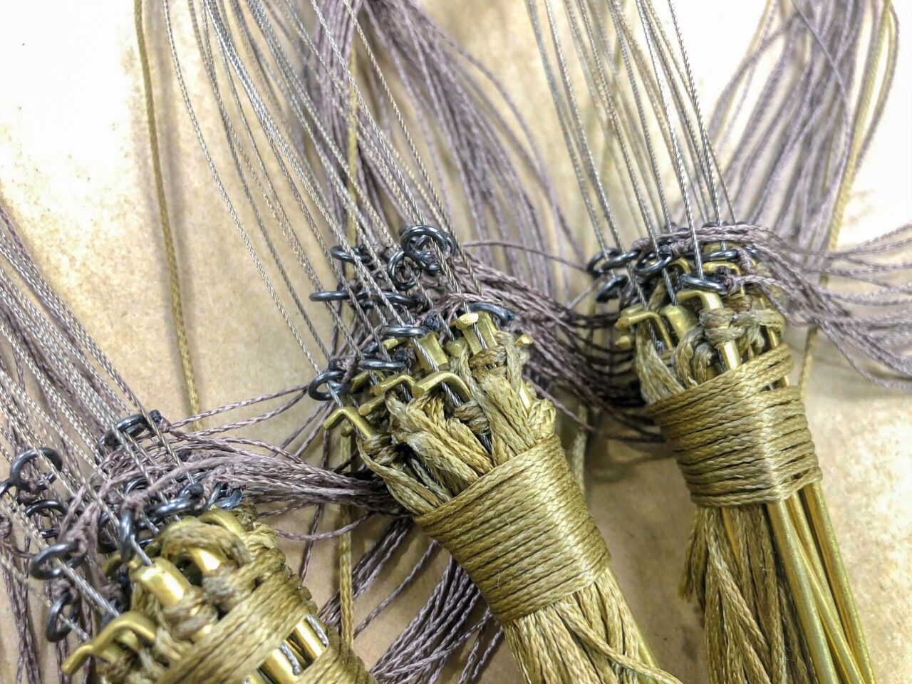 1 bộ giò chân đồng khoan 3 lỗ cáp se 4 dây liên kết màu nâu đất dây dù siêu bền cáp lụa .một bộ gồm 20 chân dây lien kết màu cỏ khô