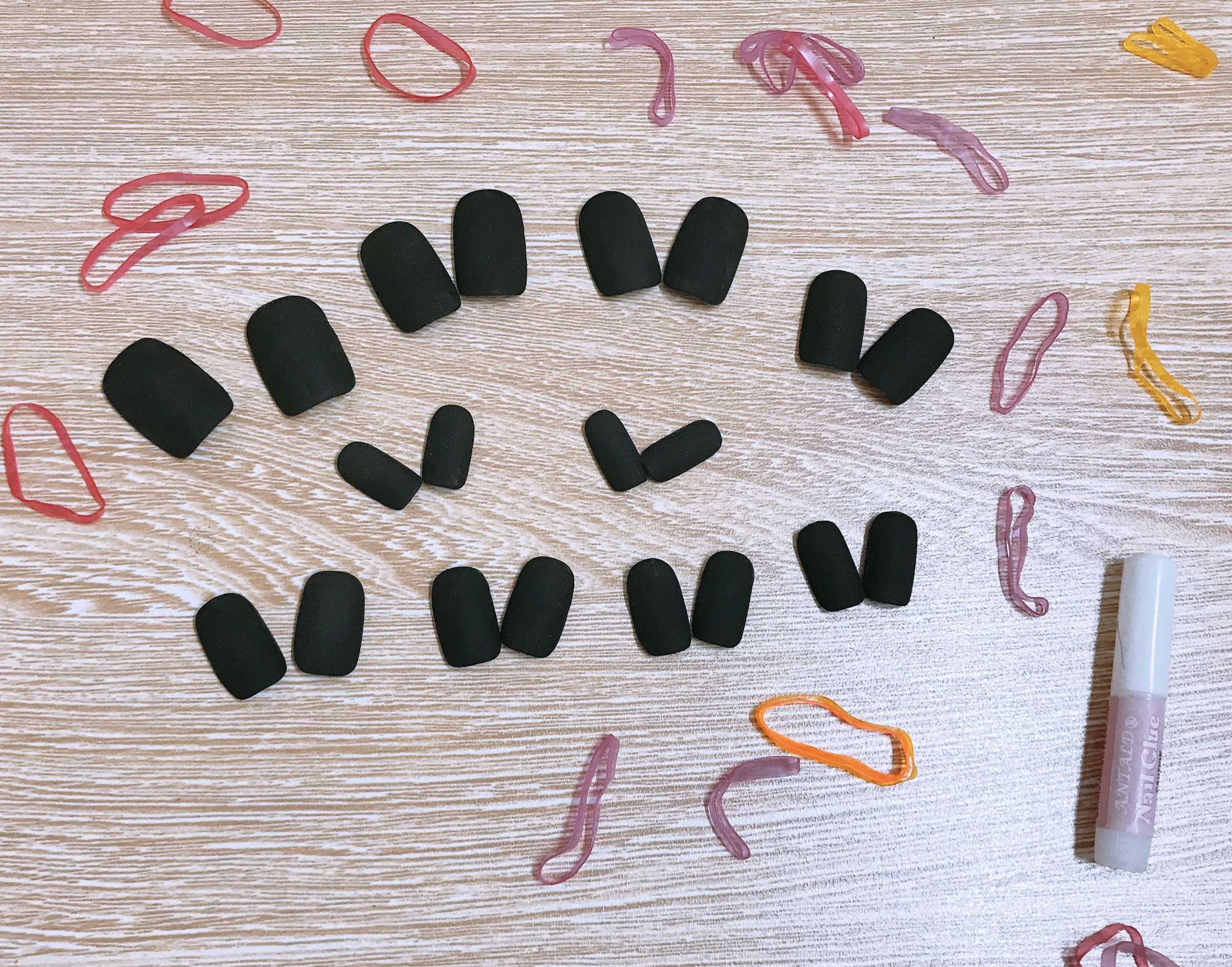 Bộ móng tay giả lì  và keo dán ( đen lì,đỏ lì,trắng lì,hồng lì,nâu lì,cam đất lì)