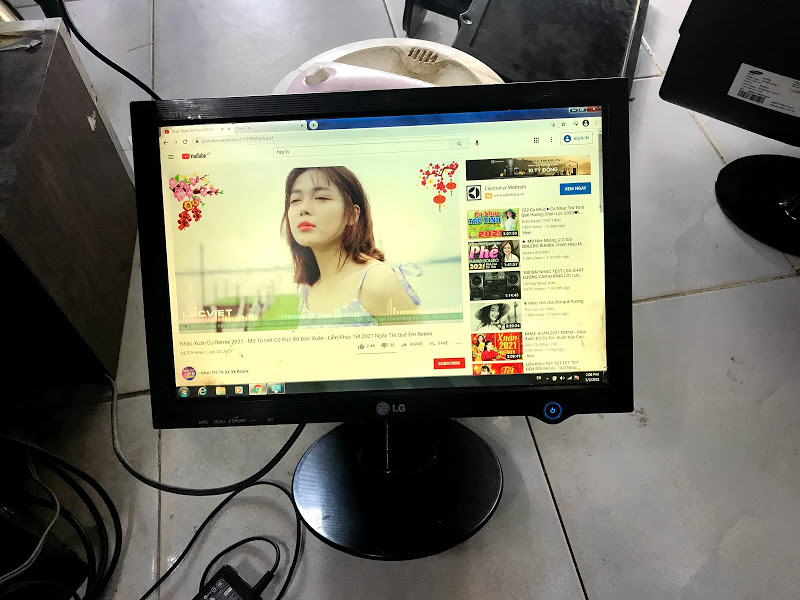 Màn hình 17 inch hãng lg chữ nhật